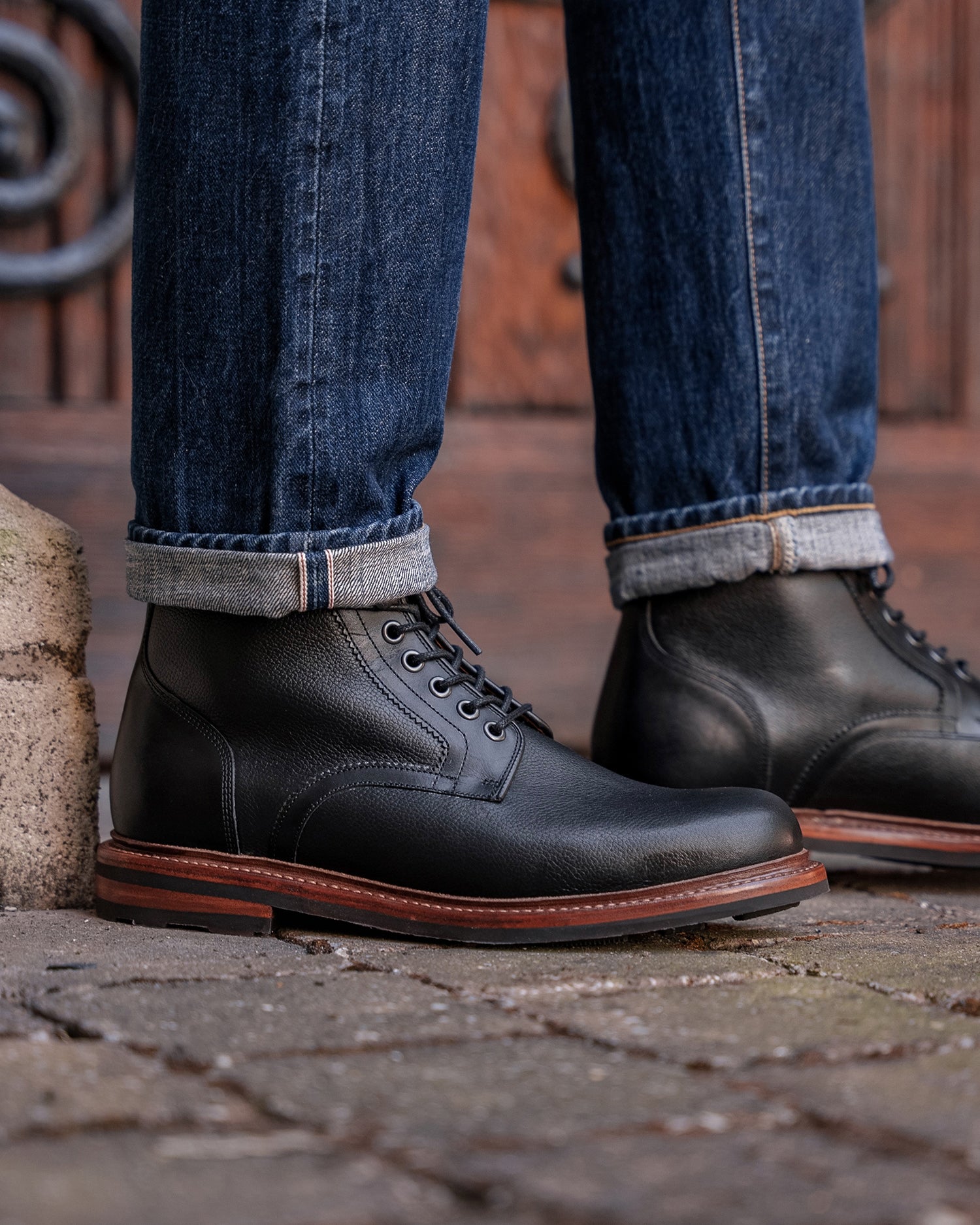 エヴィドンス Lennertson Chieftain Boot in Black Scotch Grain - Vintage Appeal
